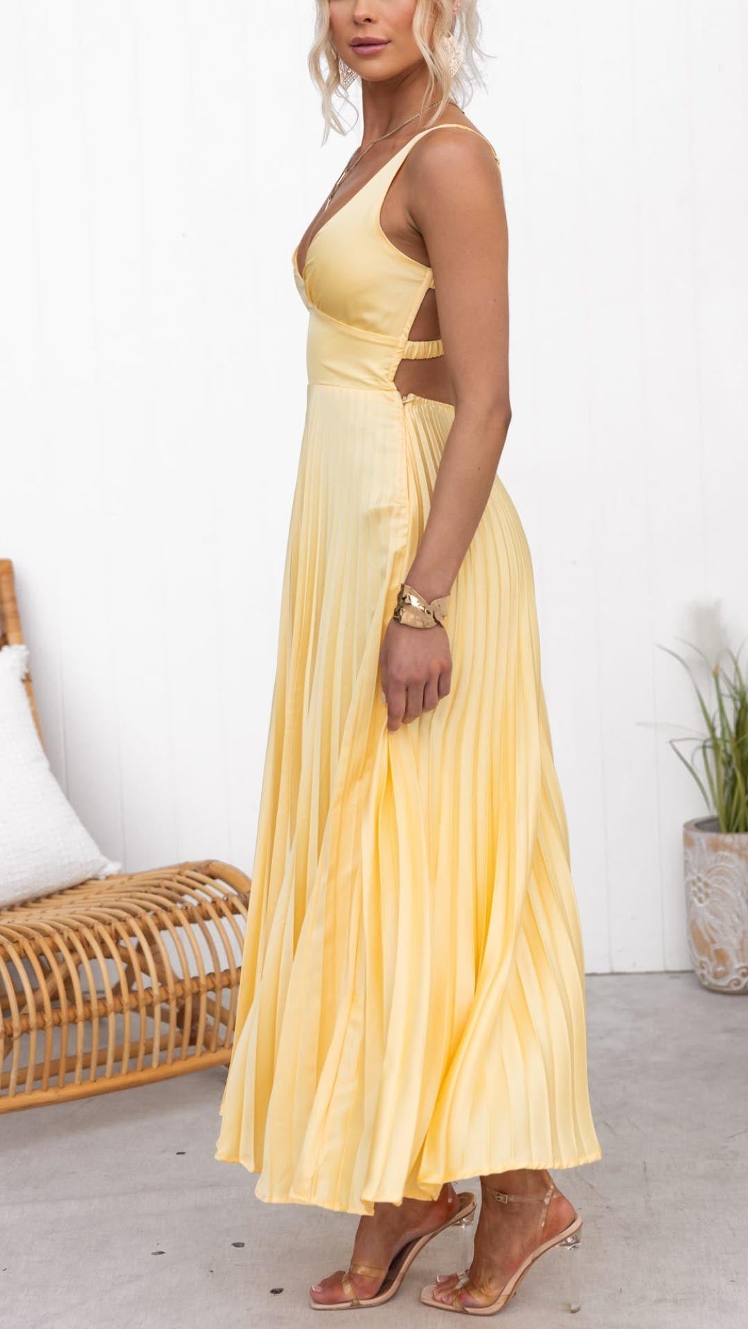 SOERA Sophia Flowing Pleated Summer Maxi Dress - Dress - L