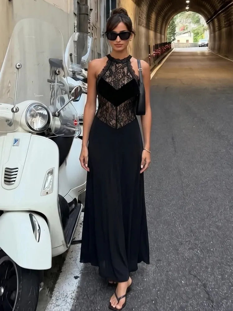 Lindsay robe longue à col licou en dentelle transparente