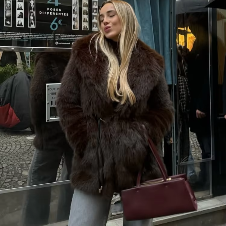 Manteau Faith en fausse fourrure avec ceinture