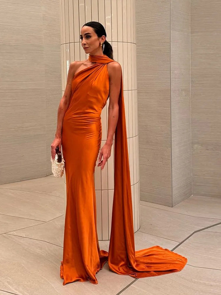 Robe Yanna en satin dos nu à col halter