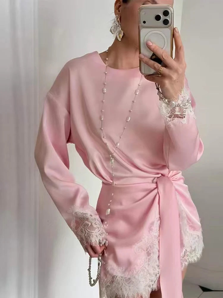 Robe Céleste en satin, dentelle et lien à nouer