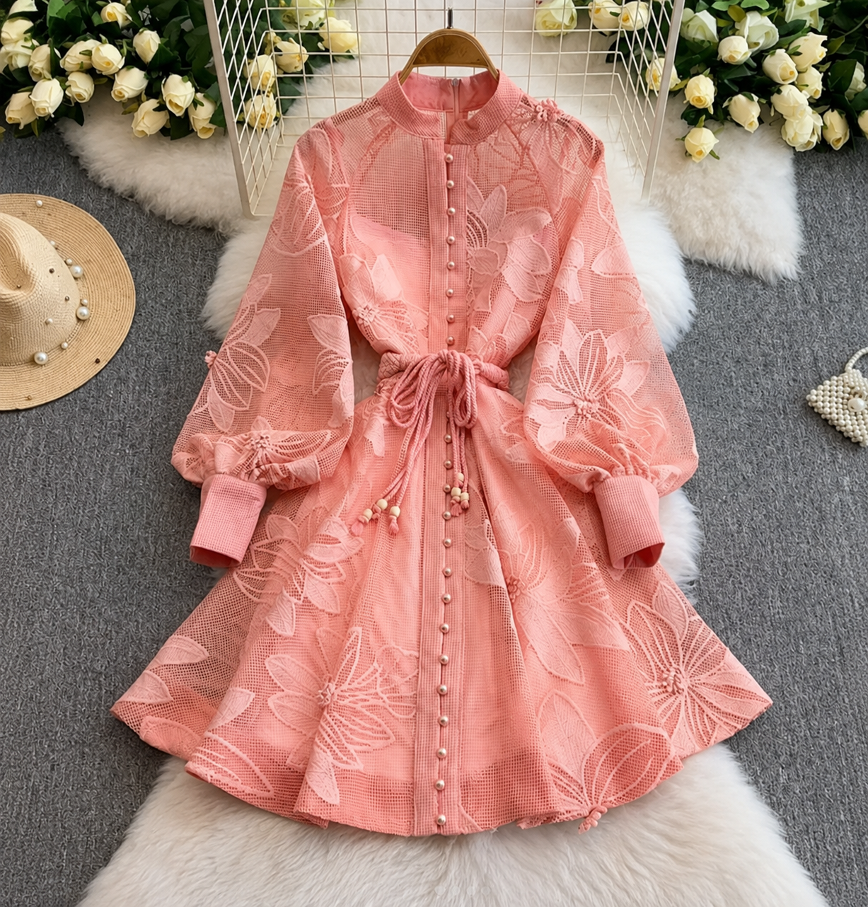 Robe Hedy en dentelle brodée avec ceinture