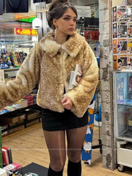 Manteau statement Carla Bambi en fausse fourrure