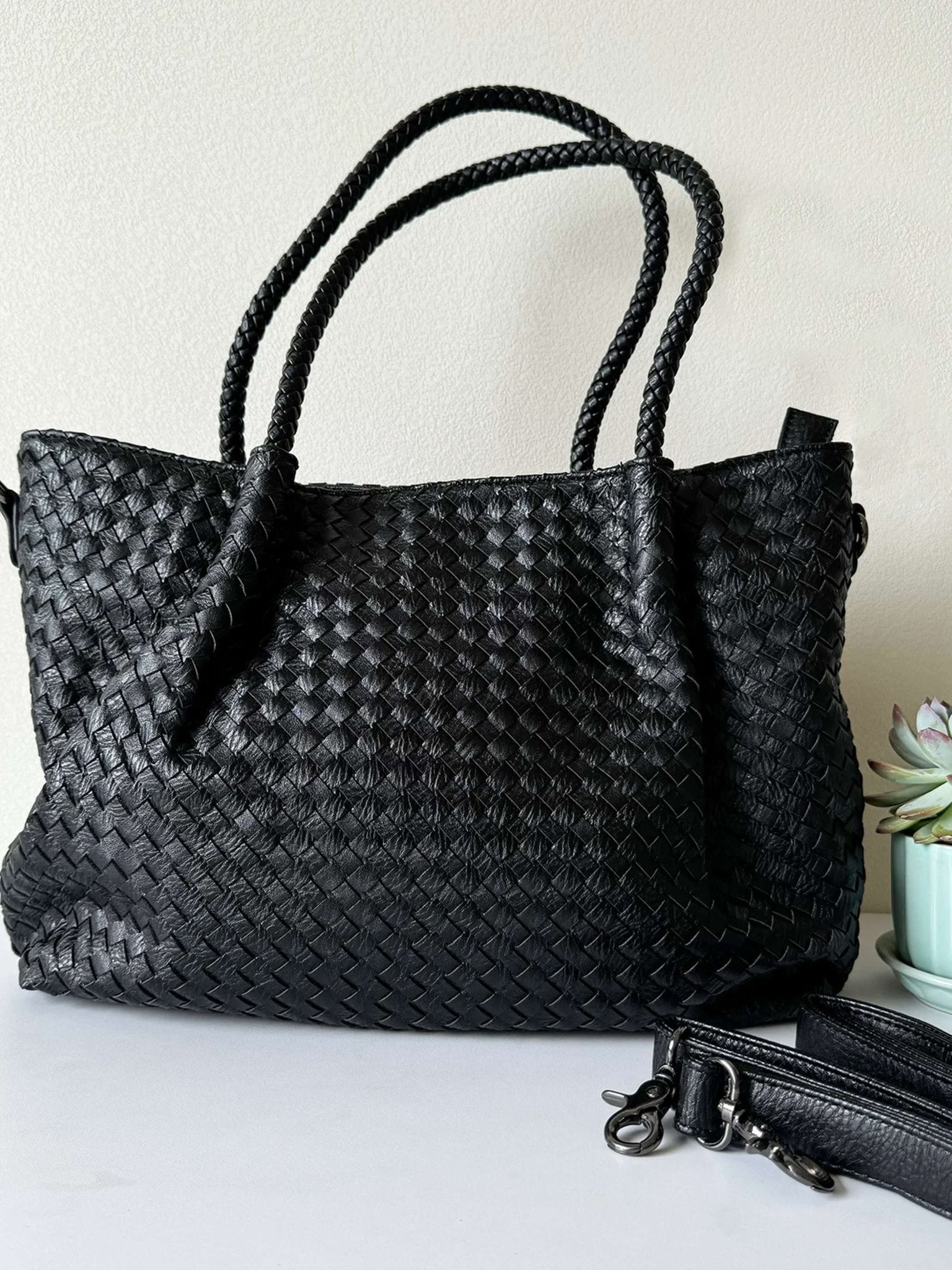 SOERA Natalie Woven Bag XL - Handbags - Soera-Natalie-Woven-Shopper-Bag-XL-Handbag/Black Black Regular