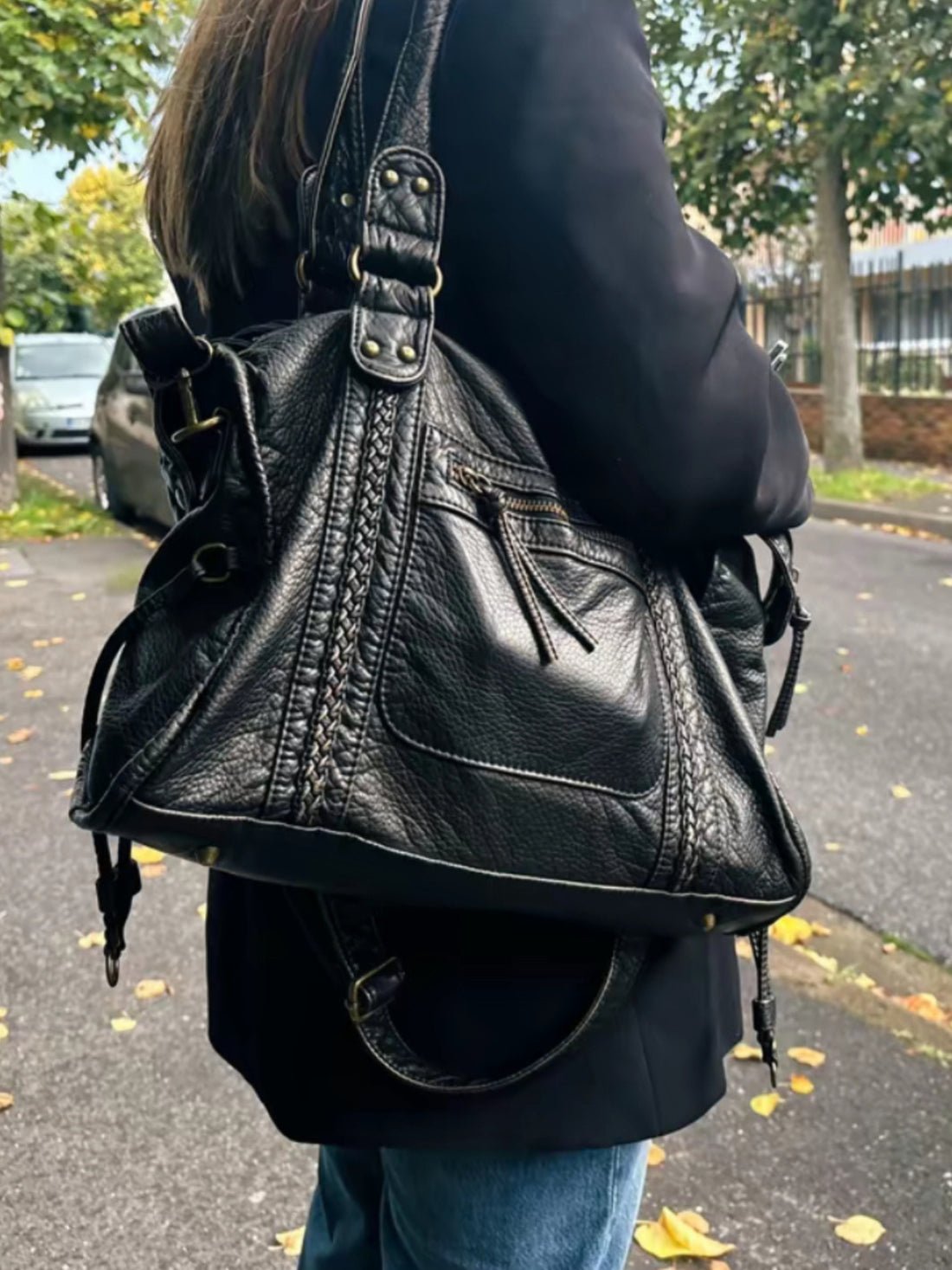 Black Shoulder Bag for Women in High - Quality Vegan Leather, Stylish & Versatile Default
